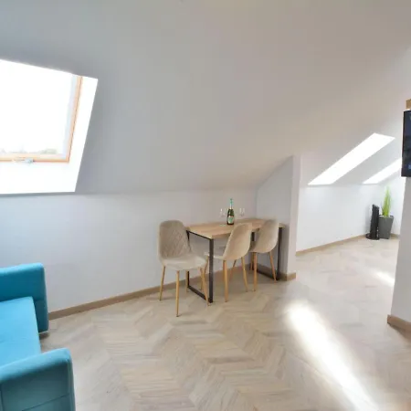 Right By The Sea, Apartman *